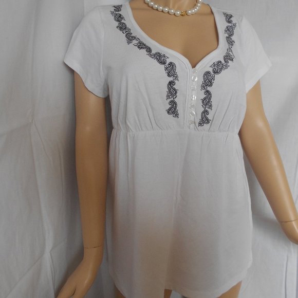 Bay Studio Tops - New BAY STUDIO White Embroidered V-Neck Sweater L